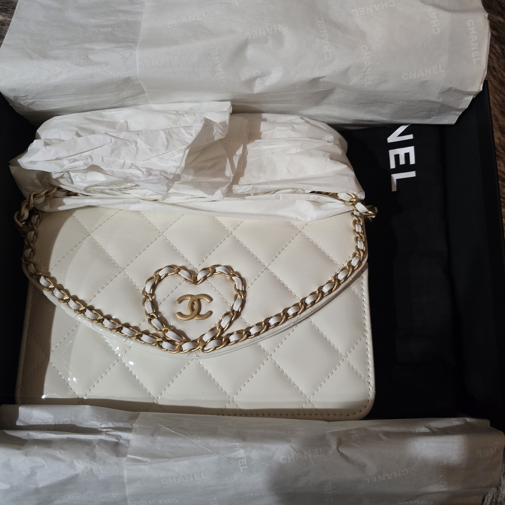 Chanel White Quilted Bag with Gold Heart Chain